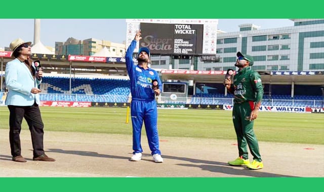 ছিটকে গিয়েছিলেন মুশফিকুর রহিম,টস জিতে আগে ব্যাট করার সিদ্ধান্ত