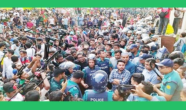 সেনাবাহিনীর হাতে দ্বিতীয় ক্যাম্পাসের কাজ হস্তান্তরসহ ৫ দাবিতে আন্দোলন