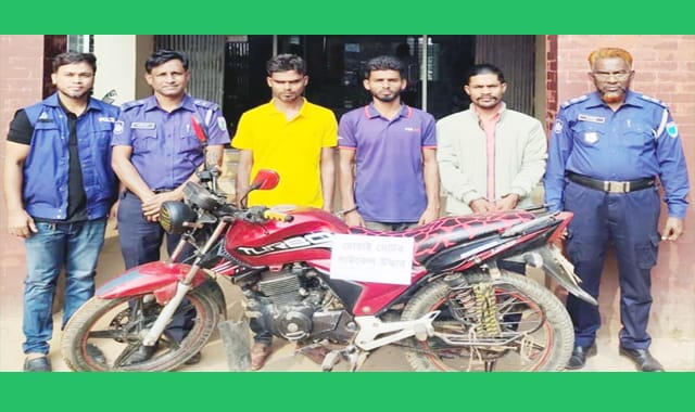 চোরাই মোটরসাইকেল ও বিপুল পরিমাণ ইয়াবাসহ ৫ জনকে আটক করেছে পুলিশ