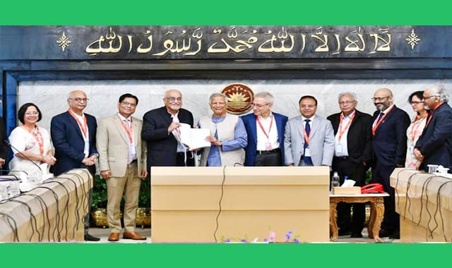 প্রধান উপদেষ্টার কাছে অর্থনীতির শ্বেতপত্র হস্তান্তর করা হয়েছে