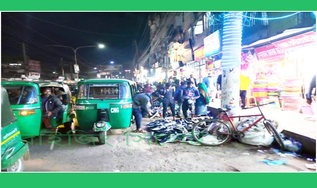 সিলেট নগরীতে হকার দৌরাত্ম্যে বাড়ছে