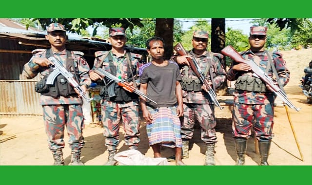 কুলাউড়ায় ভারতীয় চিনিসহ এক চোরাকারবারিকে আটক