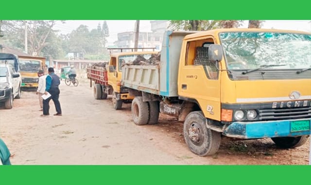 অবৈধভাবে ফসলি জমির মাটি কাটাসহ বিভিন্ন অপরাধে ৩টি ট্রাক জব্দ করেছেন ভ্রাম্যমাণ আদালত