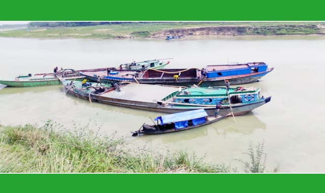 বিএনপি নেতাদের সম্পৃত্ততায় চেঙ্গের খাল নদীর বালু লুটপাট!