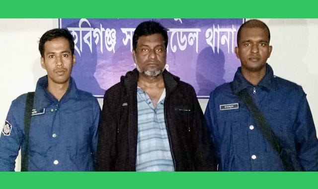 হবিগঞ্জ লিফলেট বিতরণের অ ভি যো গে আওয়ামী লীগ নেতাকে পিঠিয়ে পুলিশে সোপর্দ