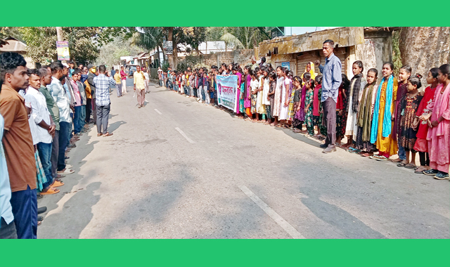 স্কুল ছাত্রী হত্যাকারীদের ফাঁসির দাবি জানিয়েছে শিক্ষার্থী ও চা শ্রমিক জনগোষ্ঠী