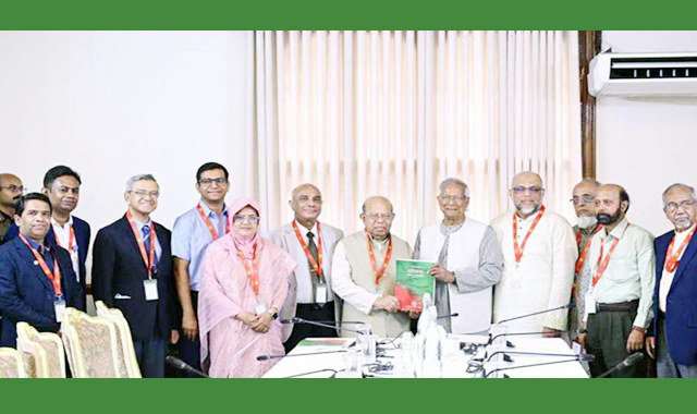 স্বাস্থ্য সংস্কার কমিশন প্রধান উপদেষ্টার কাছে প্রতিবেদন জমা দিয়েছে