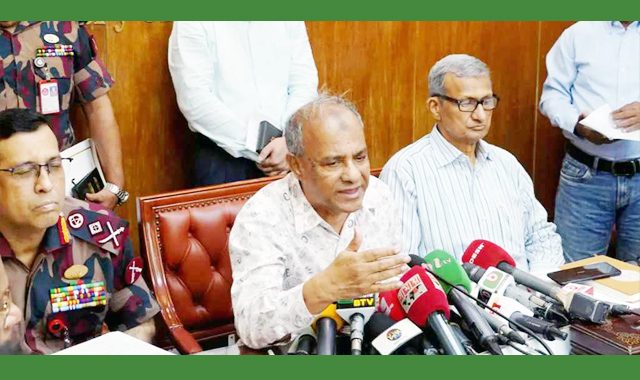 পুলিশের হাতে কোনো মারণাস্ত্র থাকতে পারবে না-স্বরাষ্ট্র উপদেষ্টা