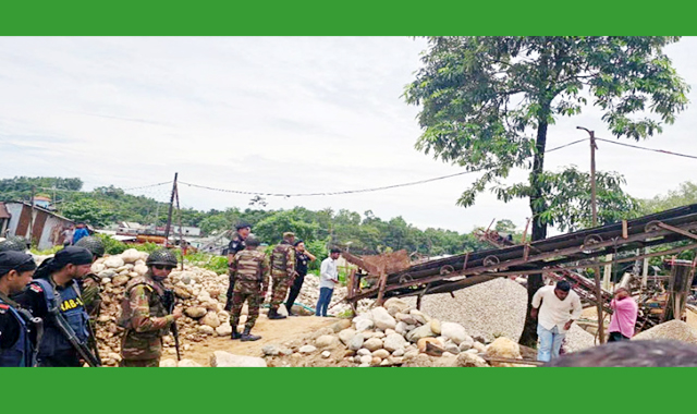 ধোপাগুল এলাকায় যৌথবাহিনীর উপস্থিতিতে টাস্কফোর্সের অভিযান