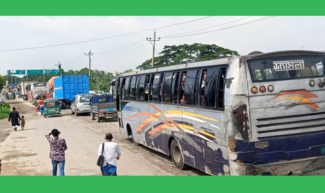 খানাখন্দে ঢাকা-সিলেট মহাসড়কের ২০ কিলোমিটারজুড়ে তীব্র যানজট সৃষ্টি