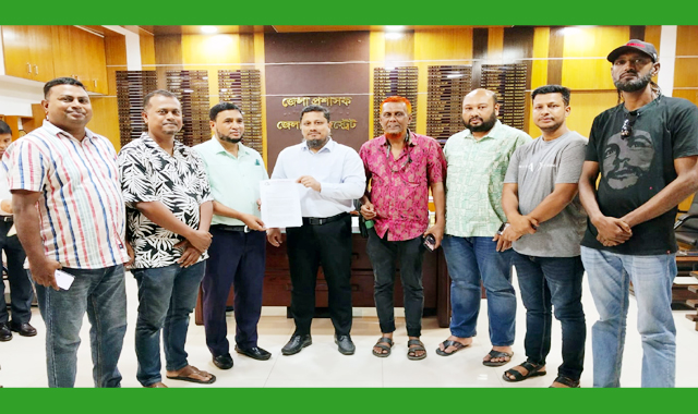 শহীদ সাংবাদিক এটিএম তুরাবের বিচারের দাবিতে স্মারকলিপি প্রদান