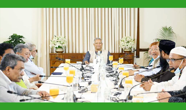 অন্তর্র্বতী সরকারের প্রধান চার রাজনৈতিক দলের নেতাদের সঙ্গে বৈঠকে বসেছেন