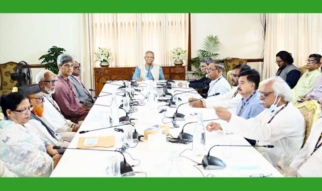 রাজনৈতিক দলের নেতাদের সঙ্গে বৈঠকে-প্রধান উপদেষ্টা