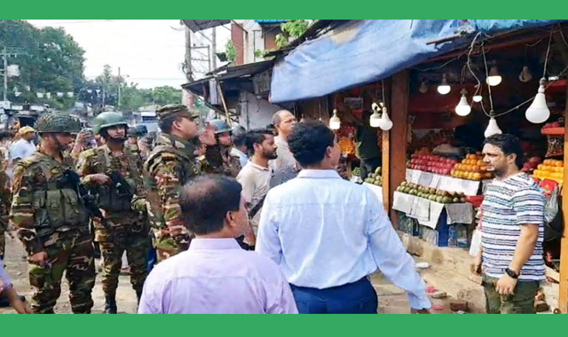 ফুটপাত অবৈধ দখলদারদের বিরুদ্ধে যৌথবাহিনী উচ্ছেদ অভিযান