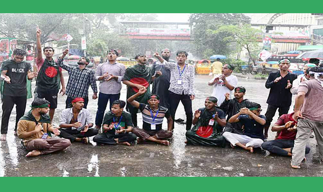 জুলাই যোদ্ধা’দের দুপক্ষের মাঝে হাতাহাতি,পুলিশ লাঠিচার্জ করে