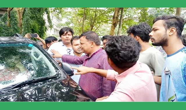 শাবিপ্রবি উপাচার্যের গাড়ি অবরোধ করেছেন-ছাত্রদল