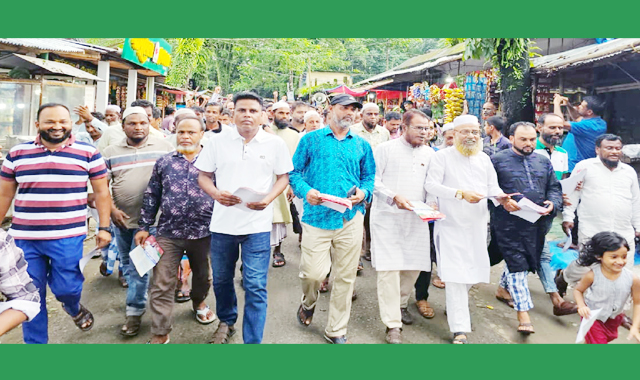 গোয়াইনঘাটে হাকিম চৌধুরীর লিফলেট বিতরণ
