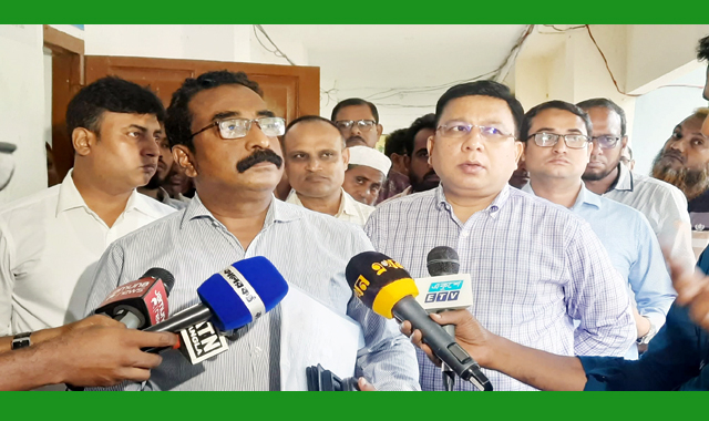 ভোলাগঞ্জ সাদাপাথরের পাথর লুটকারীদের পূর্ণাঙ্গ তালিকা তৈরি হচ্ছে-বিভাগীয় কমিশনার