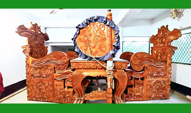 স্বপ্ন ঘিরে তৈরি হয়েছে রাজকীয় চেয়ার আসনে বসানোর জন্য অপেক্ষা করছেন প্রিয় নেতার
