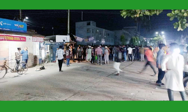 শিক্ষার্থীদের আন্দোলনের মধ্যে ওপর বহিরাগতদের হামলার অভিযোগ