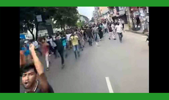 একদিনের ব্যবধানে আবারও মিছিল