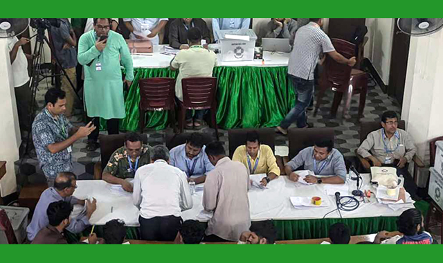 জাকসু নির্বাচনের ভোট গণনা কার্যক্রম আপাতত বন্ধ রয়েছে