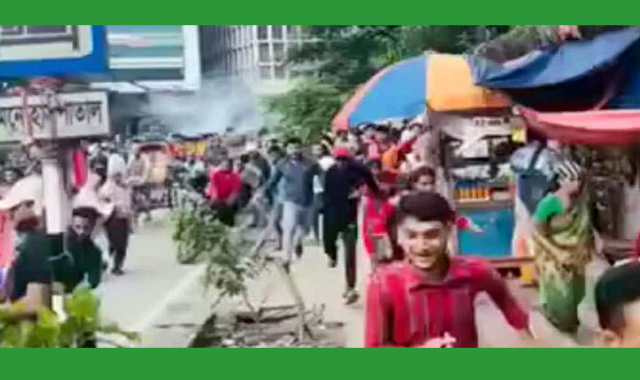 নিষিদ্ধ রাজনৈতিক দল আওয়ামী লীগের ঝটিকা মিছিল