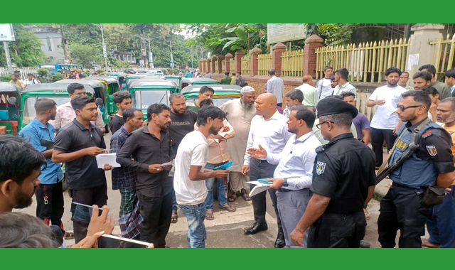 অবৈধ সিএনজিচালিত অটোরিকশার বিরুদ্ধে যৌথ অভিযান