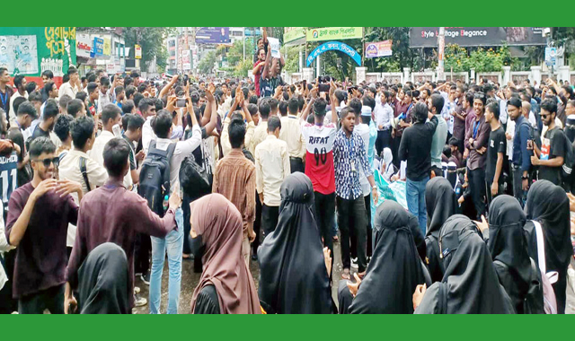 তিন দফা দাবি প্রত্যাখ্যান ও ডিপ্লোমা প্রকৌশলীদের হুমকির প্রতিবাদে বিক্ষোভ