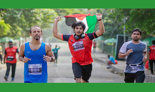 ম্যারাথনে ফিলিস্তিনের পতাকা হাতে ছোট পর্দার দর্শকপ্রিয় অভিনেতা তৌসিফ