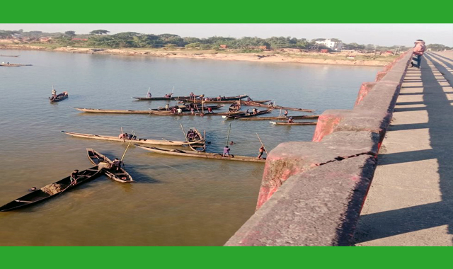 অবৈধভাবে বালু উত্তোলনকালে অভিযান