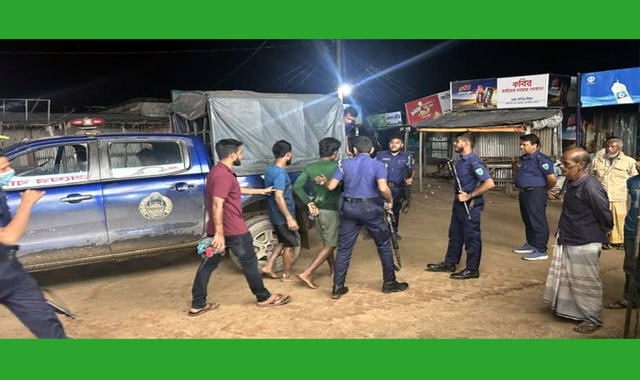 অবৈধভাবে বালু ও পাথর উত্তোলনের বিরুদ্ধে অভিযান ১২ জনকে আটক