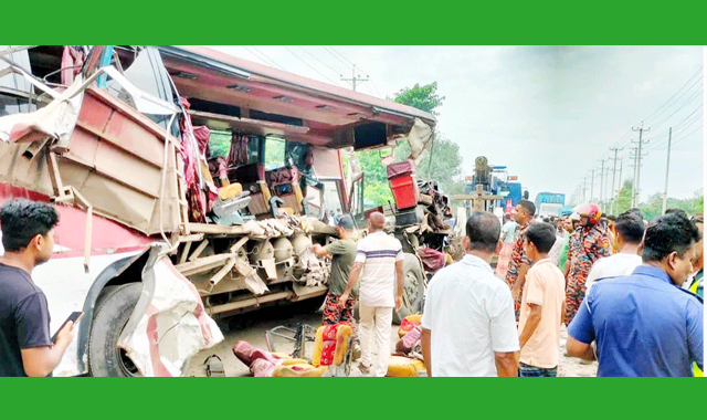 ঢাকা-সিলেট মহাসড়কে ভয়াবহ সড়ক দুর্ঘটনায় তিনজন নিহত