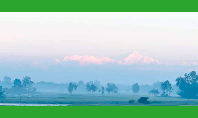 দেশের উত্তরাঞ্চলের লালমনিরহাটে কাঞ্চনজঙ্ঘা এবার দেখা দিয়েছে