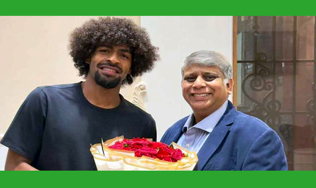 ঢাকায় পৌঁছেছেন হামজা