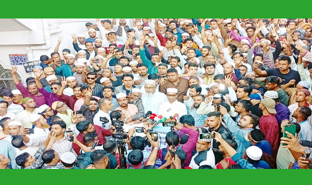 দেশে ফিরেই হযরত শাহজালাল রহ এর মাজার জিয়ারত করলেন-এম এ সালাম