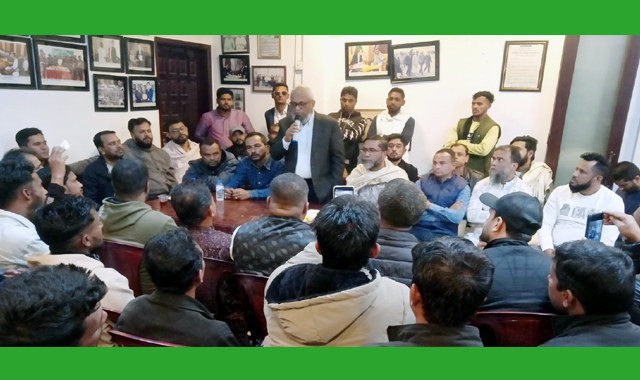 স্বেচ্ছাসেবক দলের সাথে এমপি পদপ্রার্থী আরিফুল হক চৌধুরীর মতবিনিময়