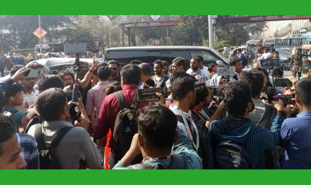 স্বরাষ্ট্র উপদেষ্টার পদত্যাগের দাবিতে ‘শাহবাগ ব্লকেড’ কর্মসূচি পালন