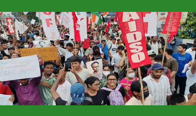 নয়াদিল্লিতে শুরু হওয়া আন্দোলন এবার আছড়ে পড়েছে কলকাতায়