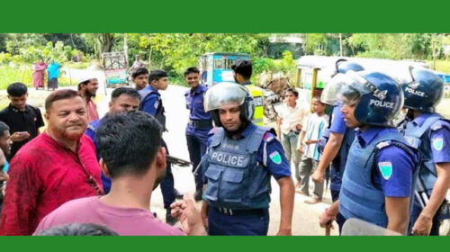 নারীদের গোসলের সময় ছবি তোলাকে কেন্দ্র সংঘর্ষ
