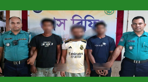 পুলিশের অভিযানে ৩ জনকে আটক