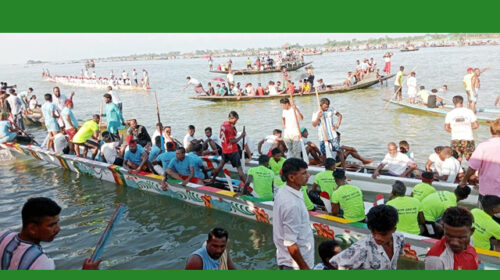 ঐতিহ্যবাহী সংস্কৃতি 'দৌড়ের নৌকা বাইচ' প্রতিযোগিতা অনুষ্ঠি