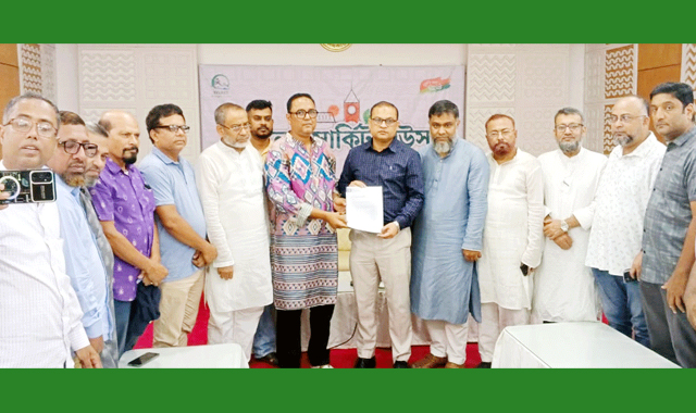 খেলার মাঠে মেলা বন্ধের দাবিতে স্মারকলিপি