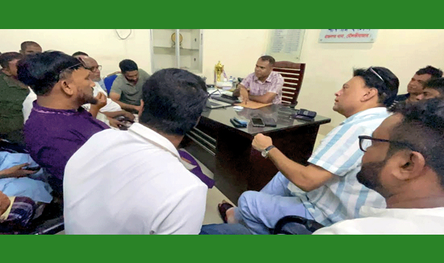 চুরির মামলায় রাজনগর থানা ঘেরাও করেছে যুবদল-ছাত্রদল