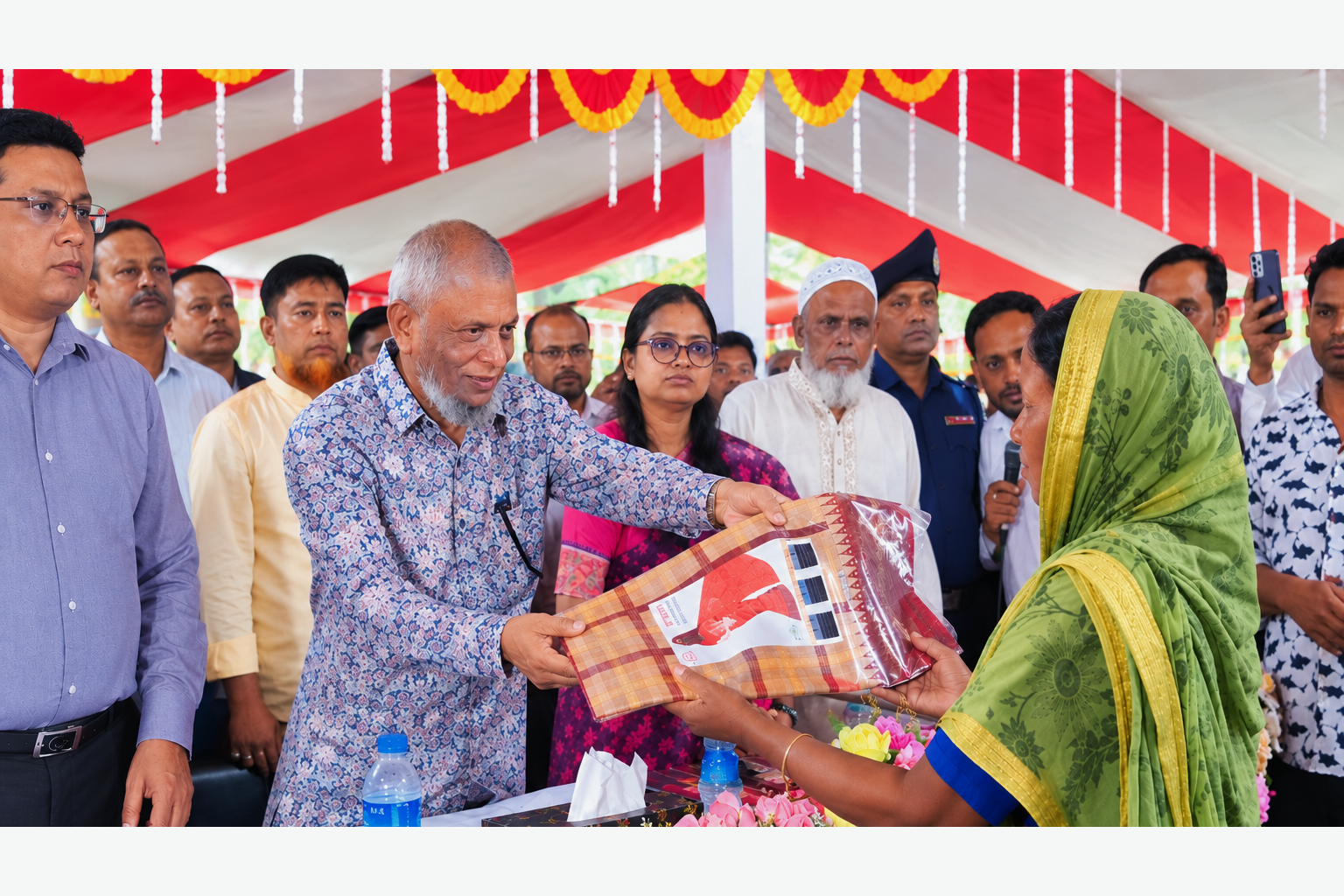 জৈন্তাপুরে চা শ্রমিকদের জন্য ১,৭০০ শাড়ি, ২১ পূজামণ্ডপে চাল সহায়তা