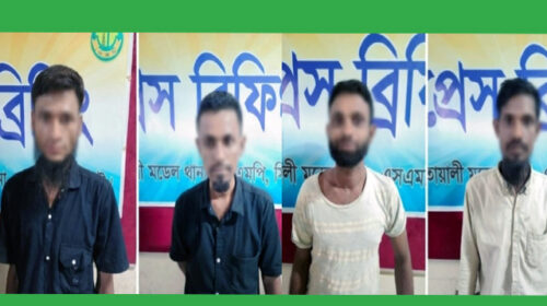 পুলিশের অভিযানে ৪ জনকে আটক