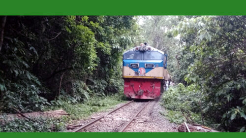 প্রায় ৪ ঘন্টা আটকা ছিল পাহাড়িকা এক্সপ্রেস