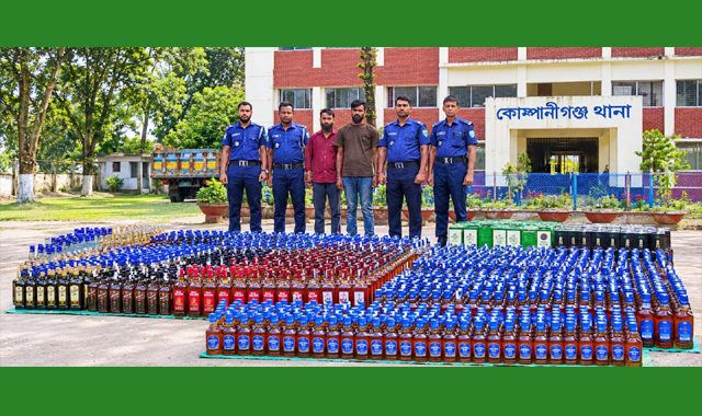 কোম্পানীগঞ্জে বালুর ট্রাক থেকে ২৪৮১ বোতল বিদেশি মদ উদ্ধার, গ্রেপ্তার ২