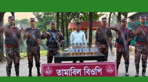 সীমান্তে পৃথক অভিযান-১ জনকে আটক
